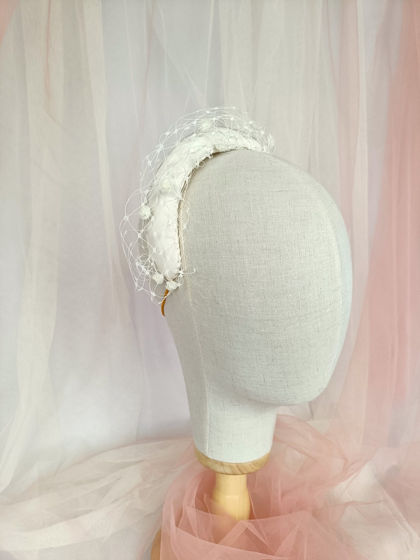 Pequeño tocado blanco con velo para novia, Original tocado marfil para novia, Tocado lateral crema con velo con diseño sencillo.