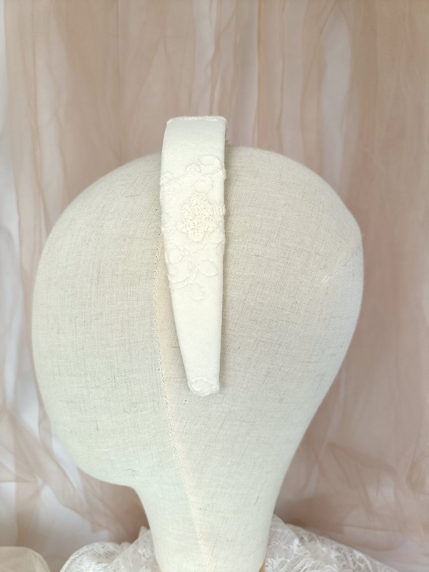 Diadema de encaje y flores blancas, tocado de novia marfil con flores y perlas, diadema elegante para niña, tocado de novia sencillo, diadema blanca para fiesta.
