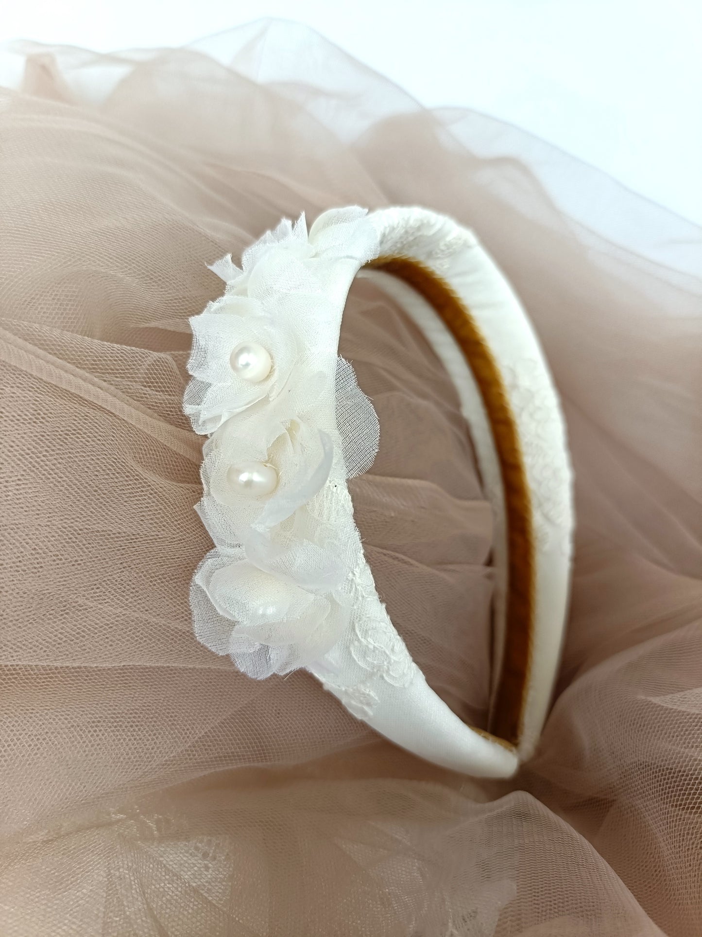 Diadema de encaje y flores blancas, tocado de novia marfil con flores y perlas, diadema elegante para niña, tocado de novia sencillo, diadema blanca para fiesta.