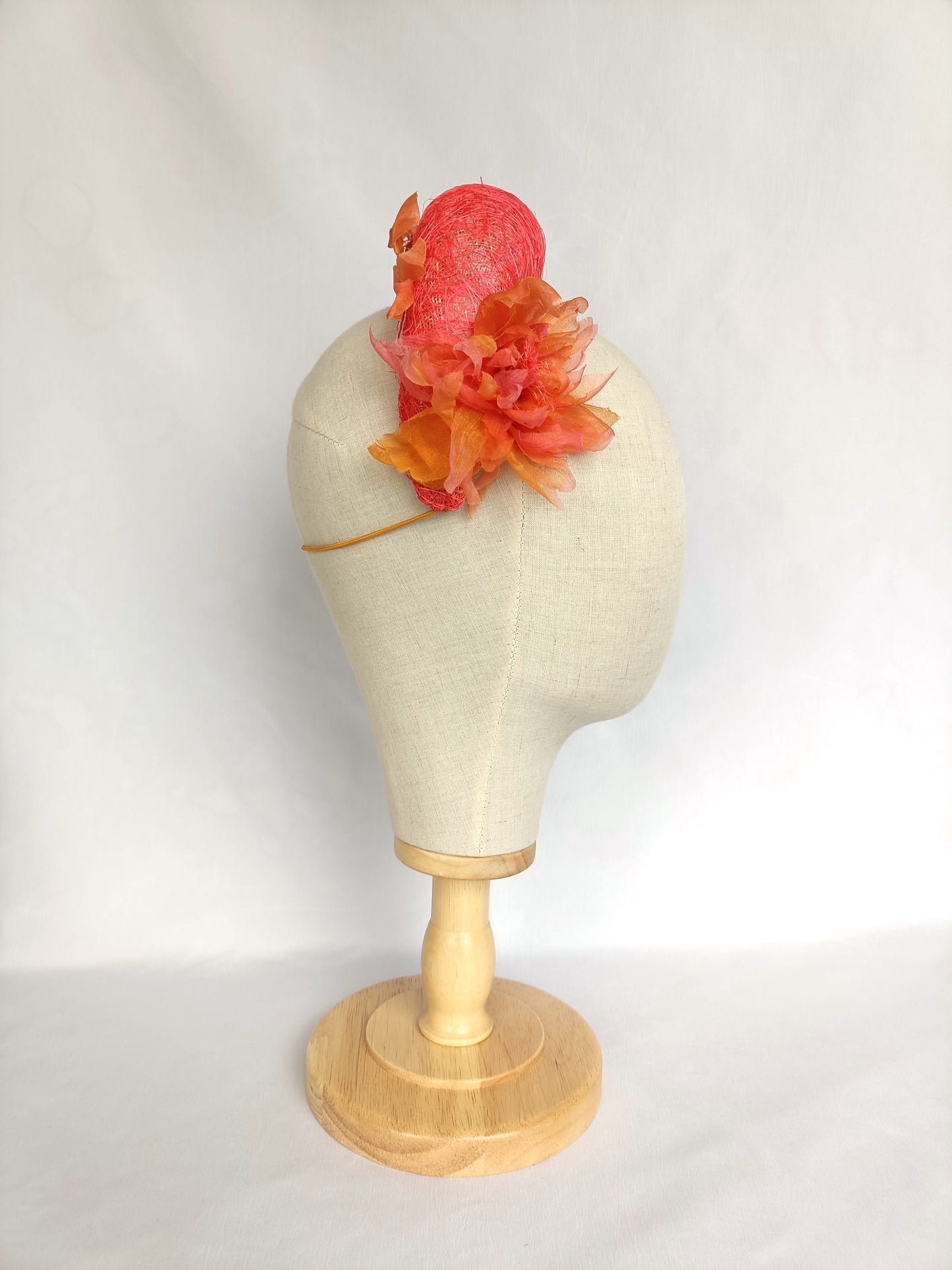 Tocado rosa y naranja para boda, diadema grande con flor naranja para invitada, tocado llamativo con flor para fiesta.