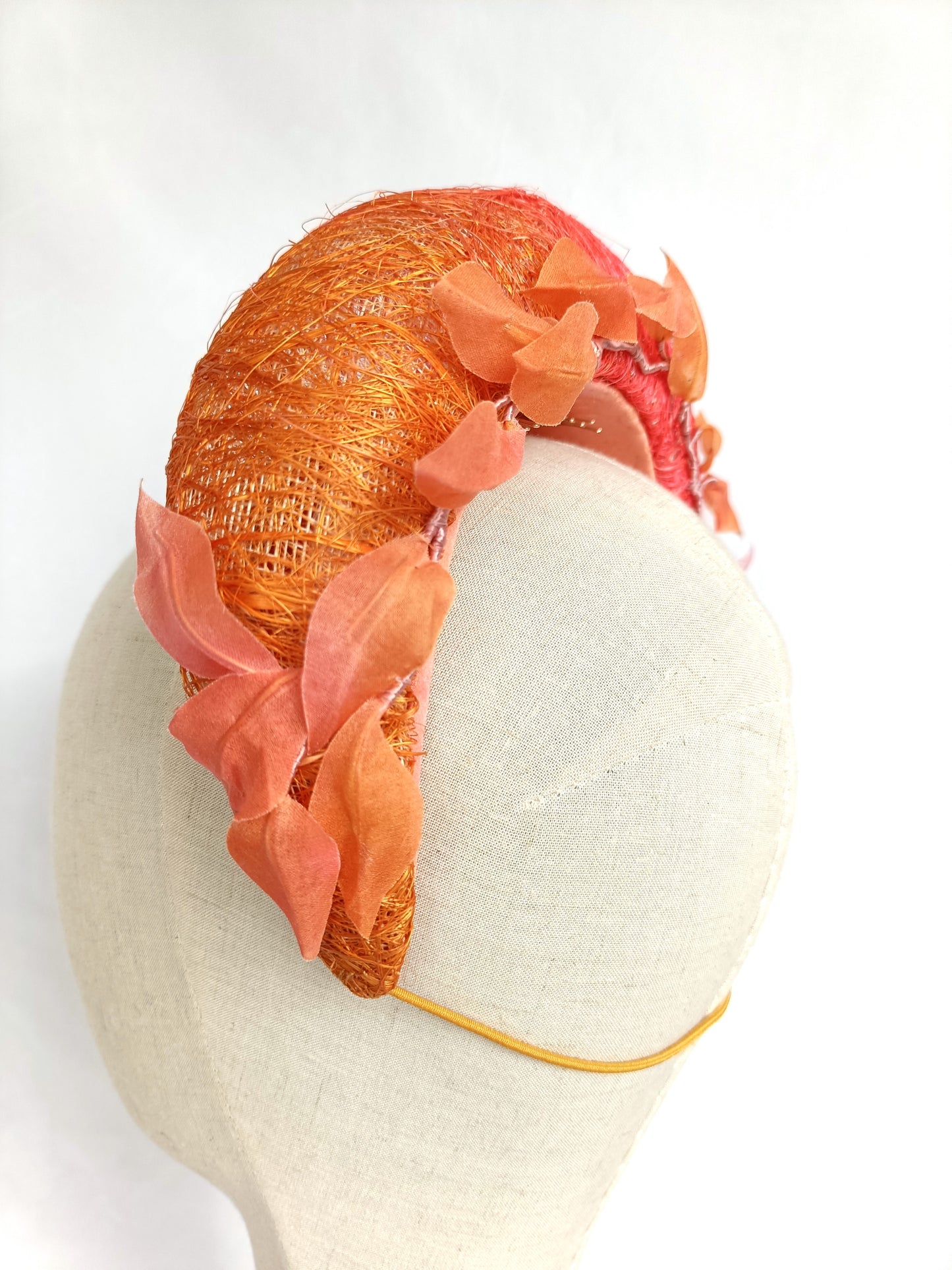 Tocado rosa y naranja para boda, diadema grande con flor naranja para invitada, tocado llamativo con flor para fiesta.