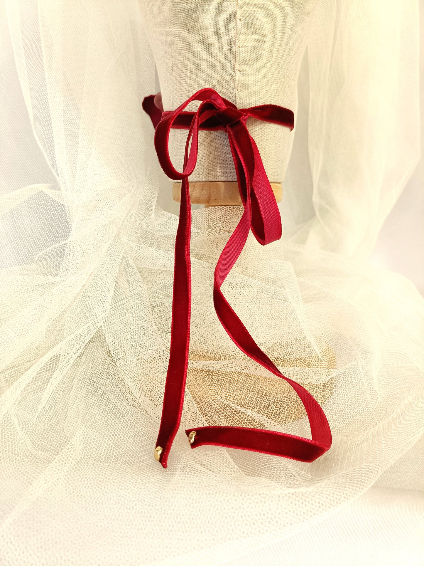 Choker de mariposa de terciopelo rojo. Mariposa elegante para el cuello. Collar de mariposa.