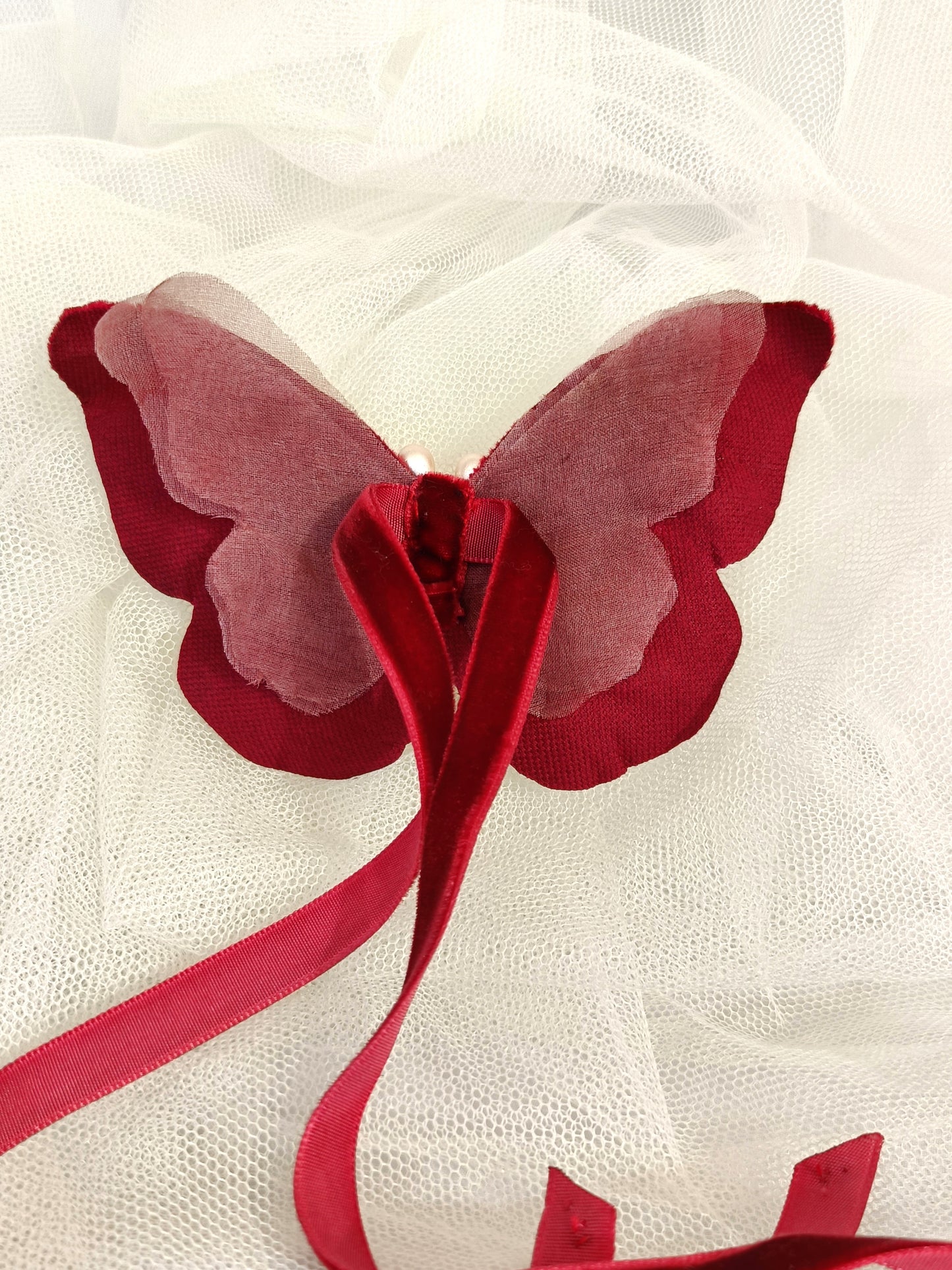 Choker de mariposa de terciopelo rojo. Mariposa elegante para el cuello. Collar de mariposa.