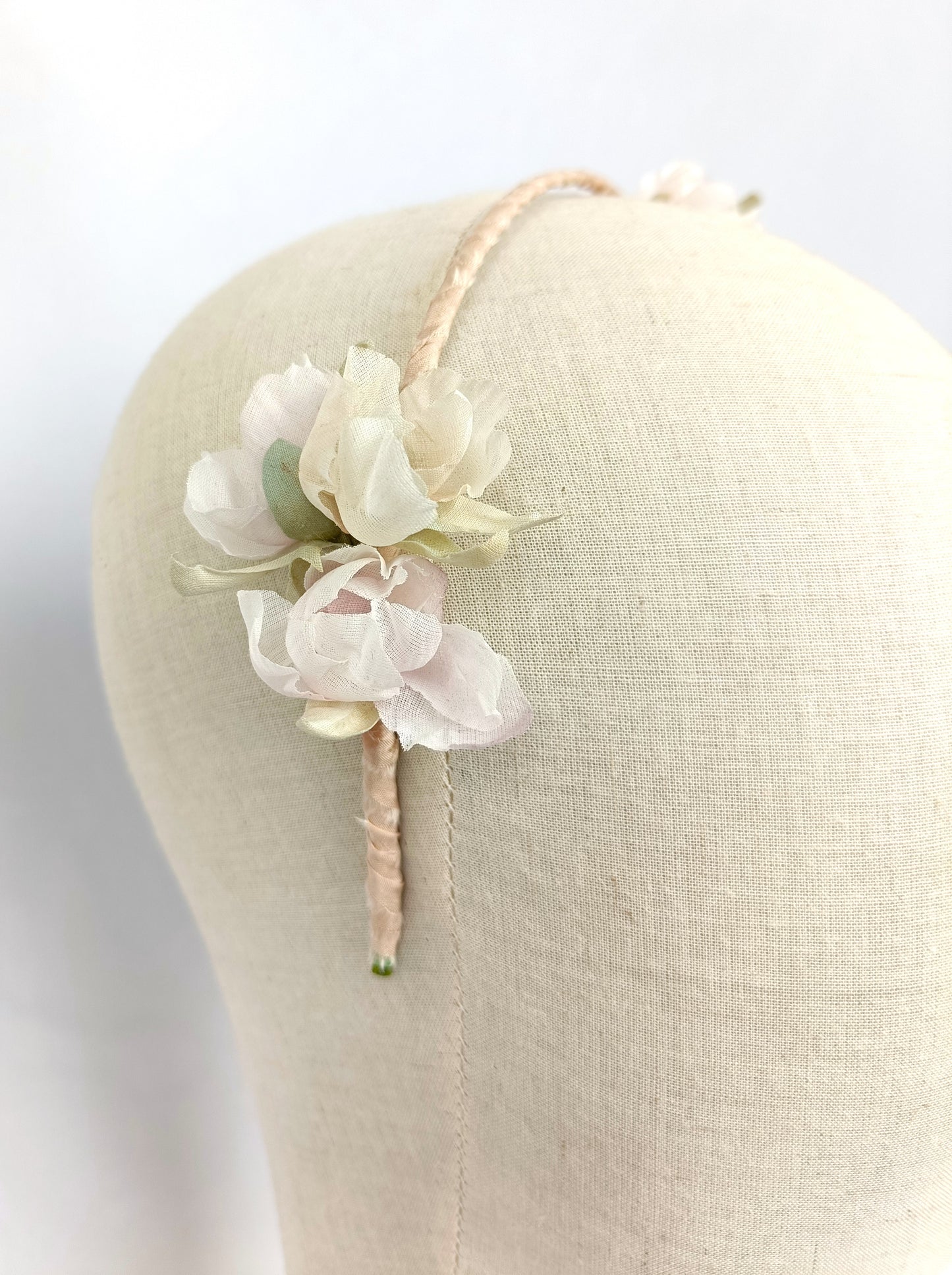 Diadema dulce floral de fiesta para niña. Diadema para primera comunión.
