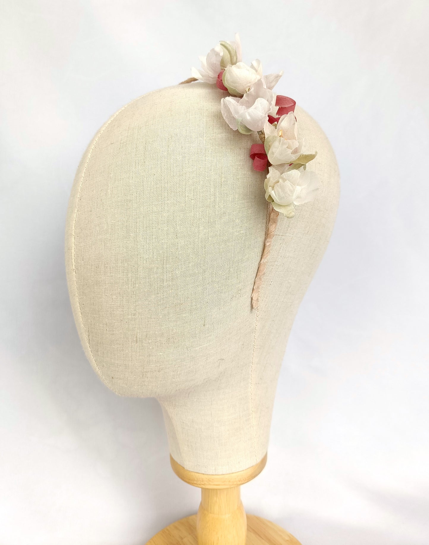 Diadema dulce floral de fiesta para niña. Diadema para primera comunión.