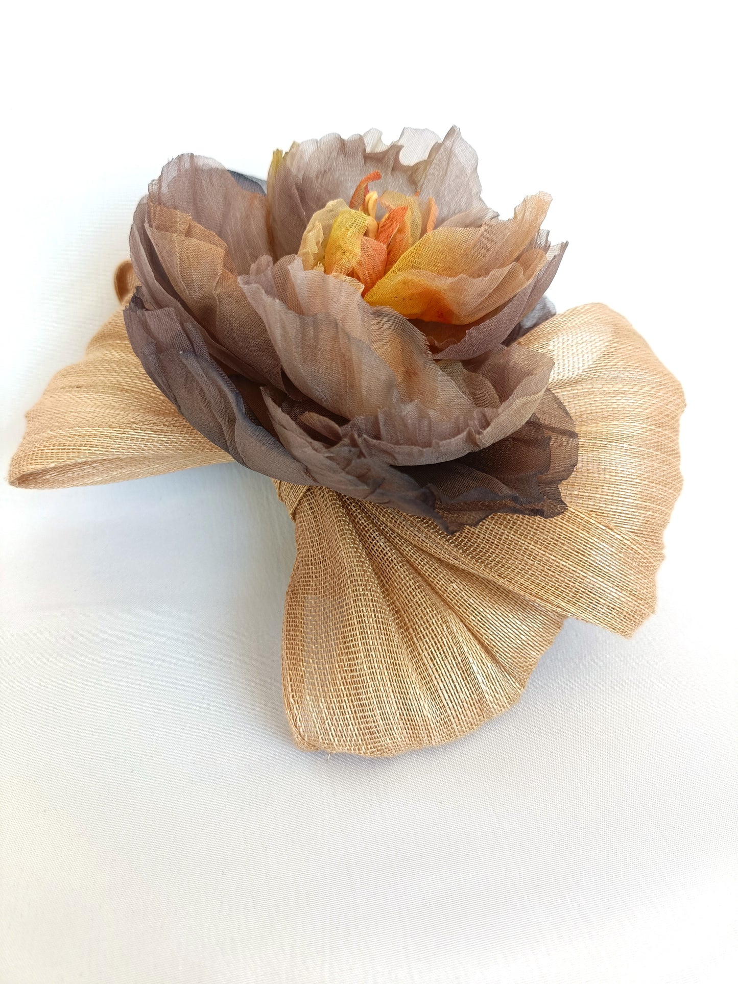 Lazon para recogido con flor en tonos marrones y anaranjados para fiesta.