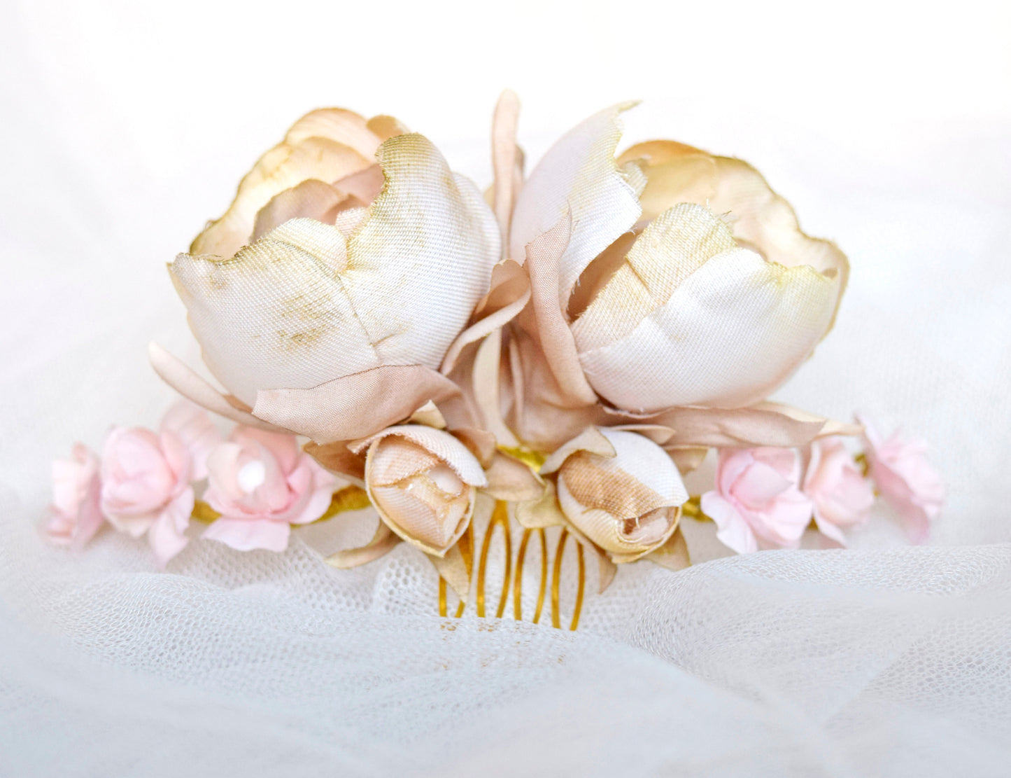 Tocado para novia de flores de tela. Flores románticas par novia.. Peonías de seda.