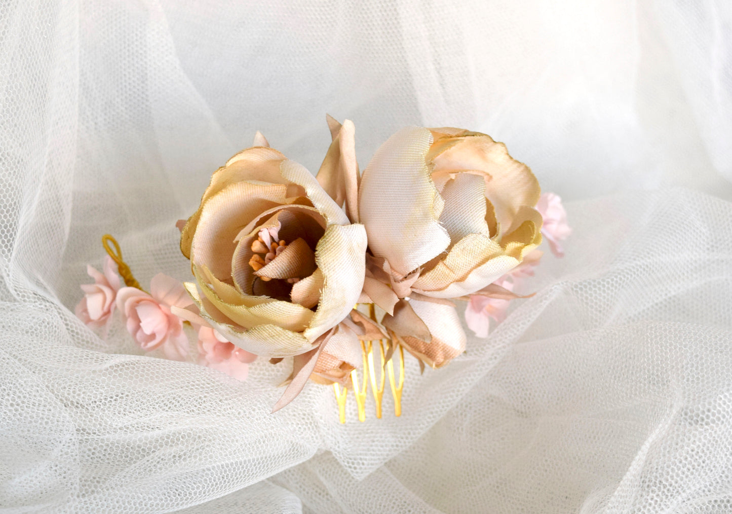 Tocado para novia de flores de tela. Flores románticas par novia.. Peonías de seda.