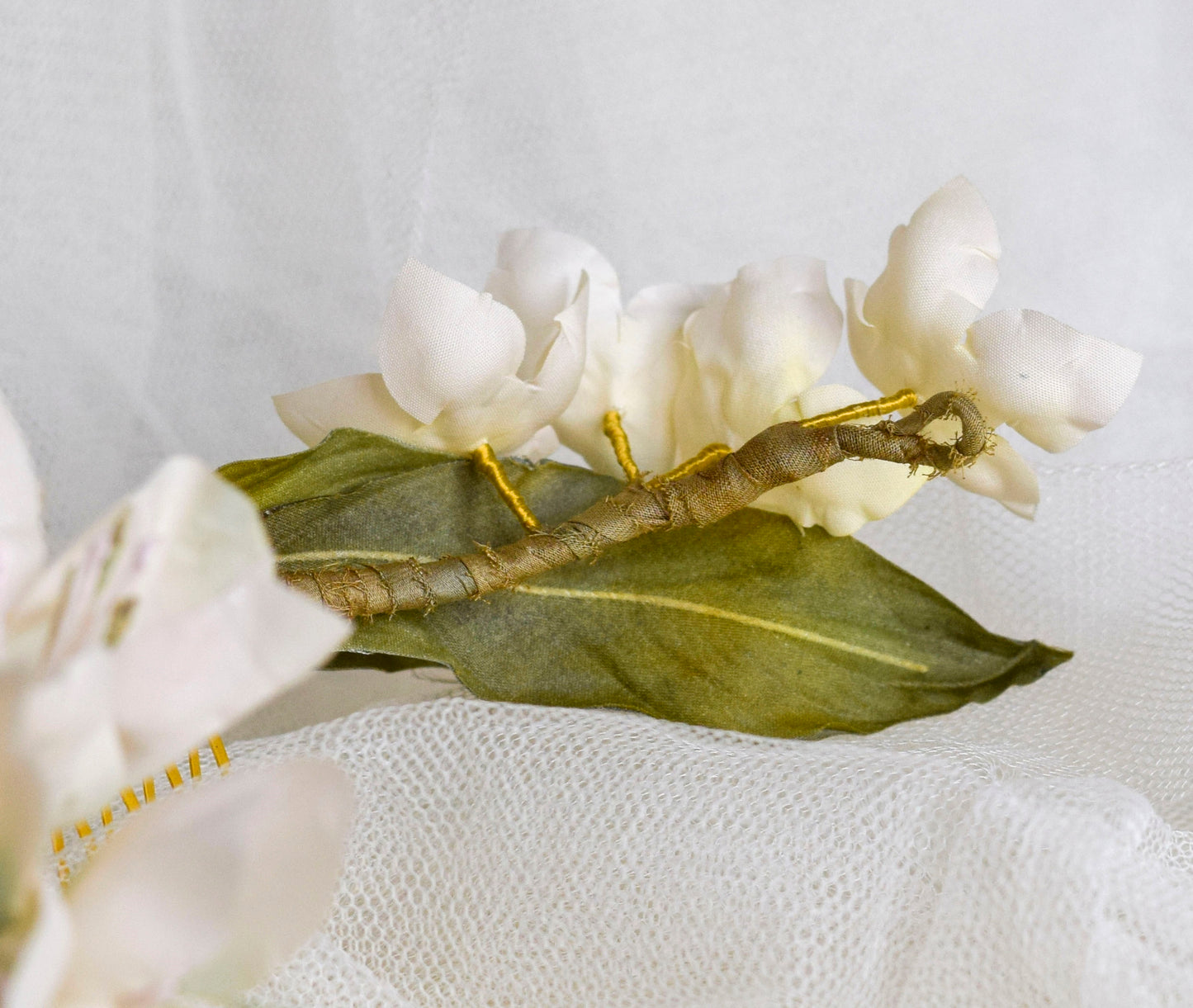 Tocado de azaleas y hortensias.