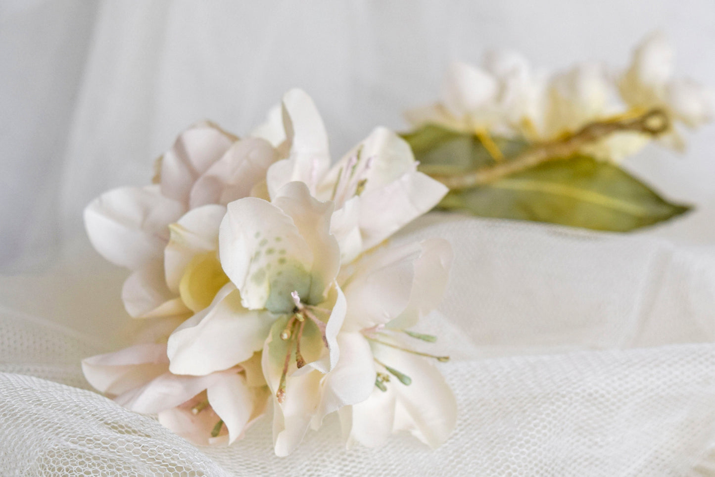 Tocado de azaleas y hortensias.