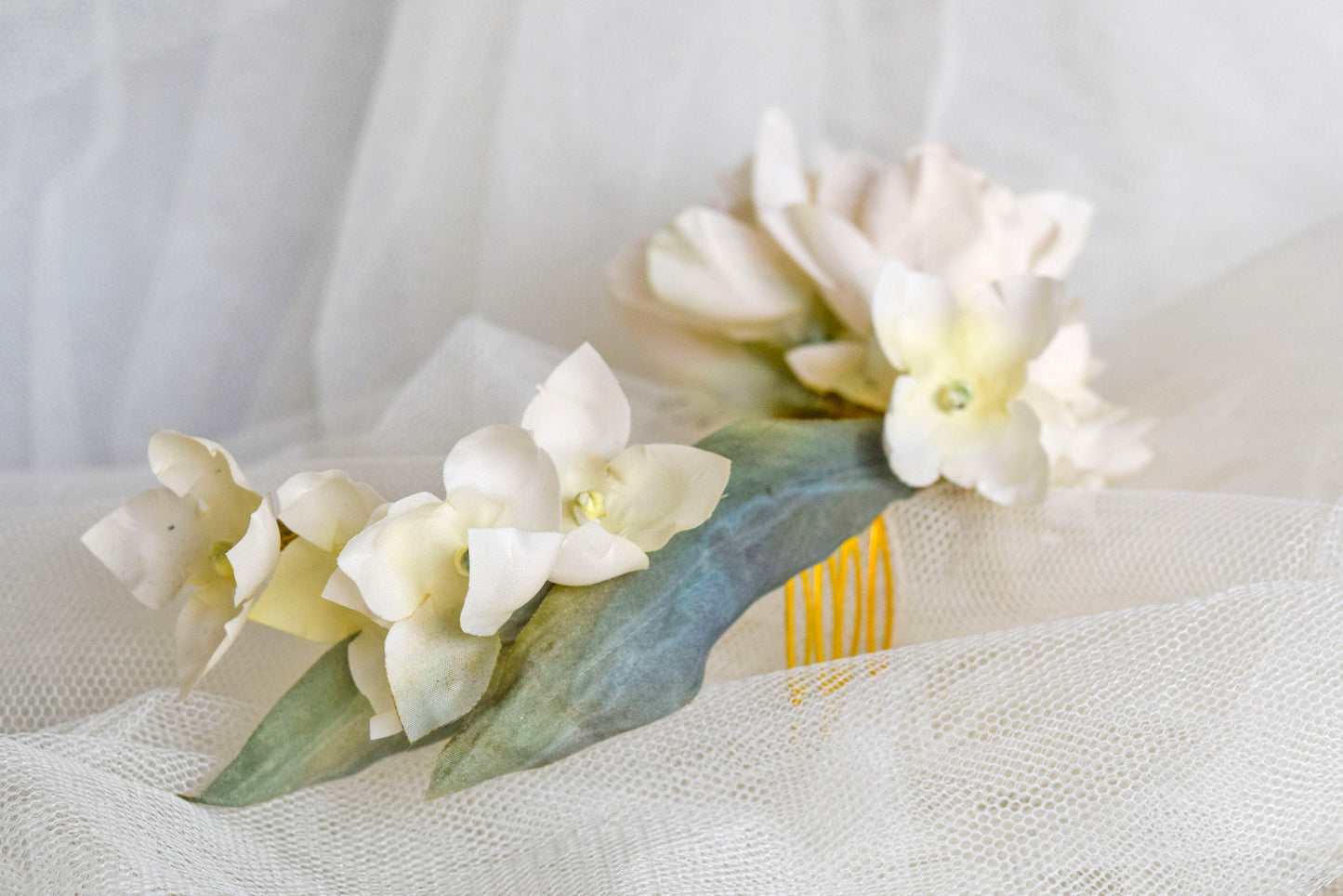 Tocado de azaleas y hortensias.