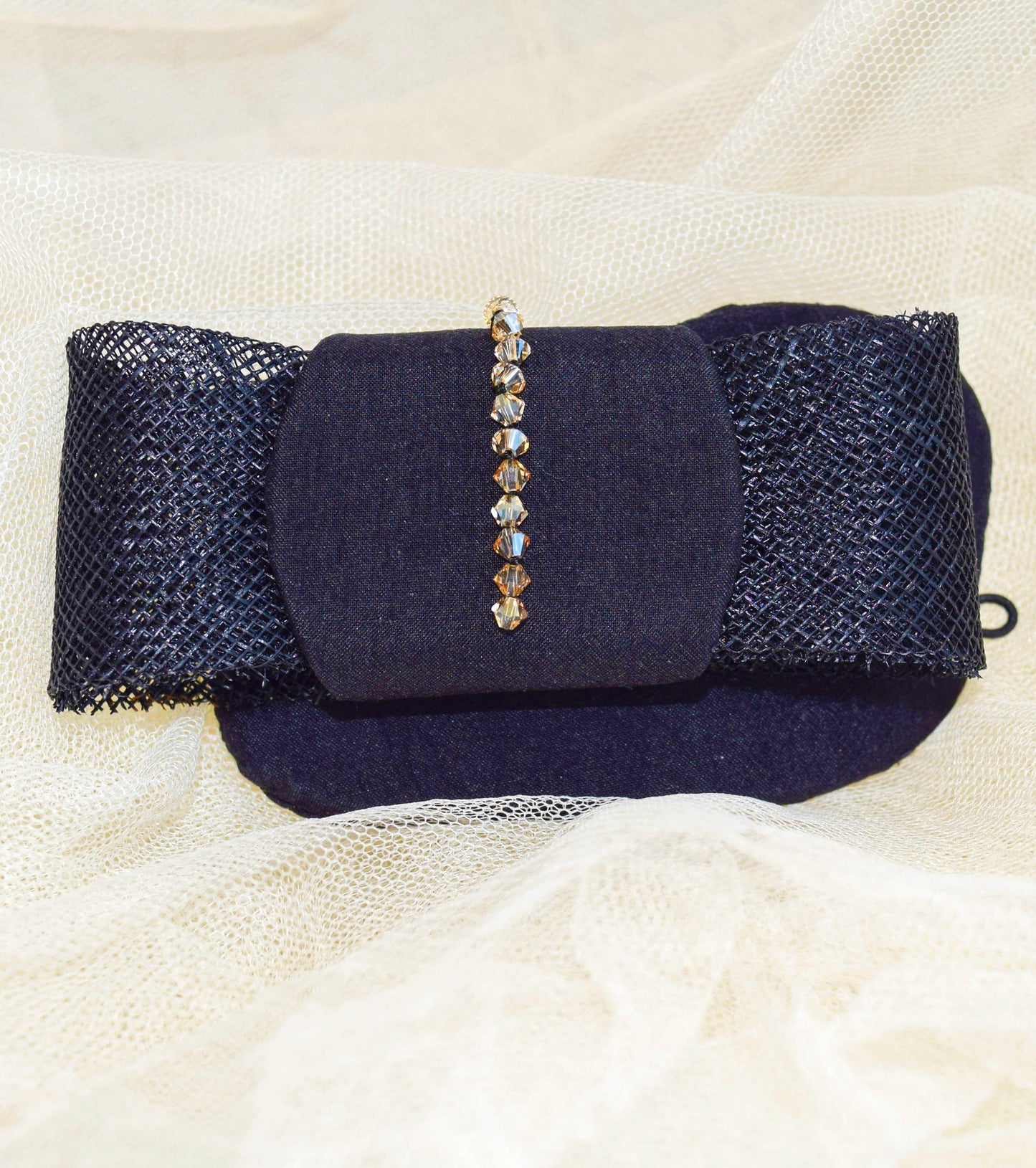 Lazo de fiesta para el pelo. Tocado elegante para invitada. Lazo negro para peinado con pedrería. Adorno negro para el pelo. Tocado para fiesta negro elegante.