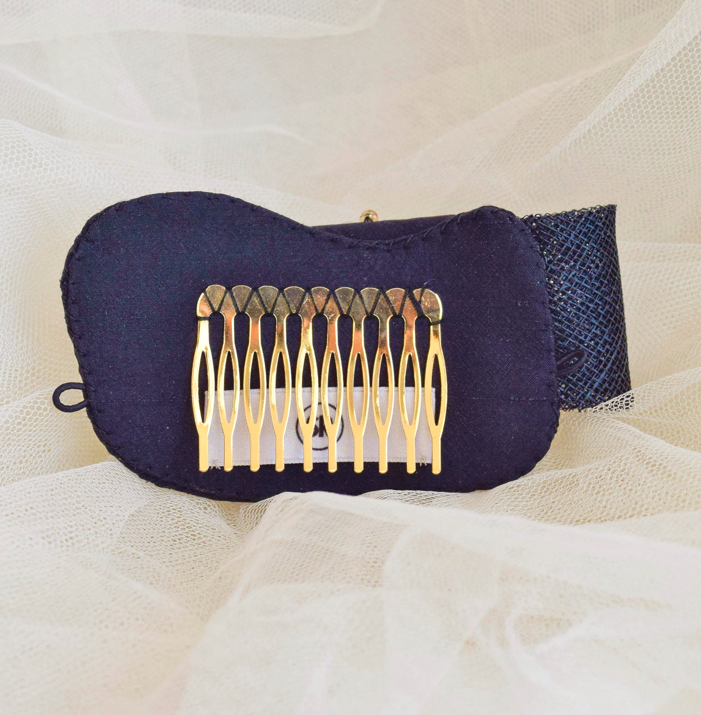 Lazo de fiesta para el pelo. Tocado elegante para invitada. Lazo negro para peinado con pedrería. Adorno negro para el pelo. Tocado para fiesta negro elegante.