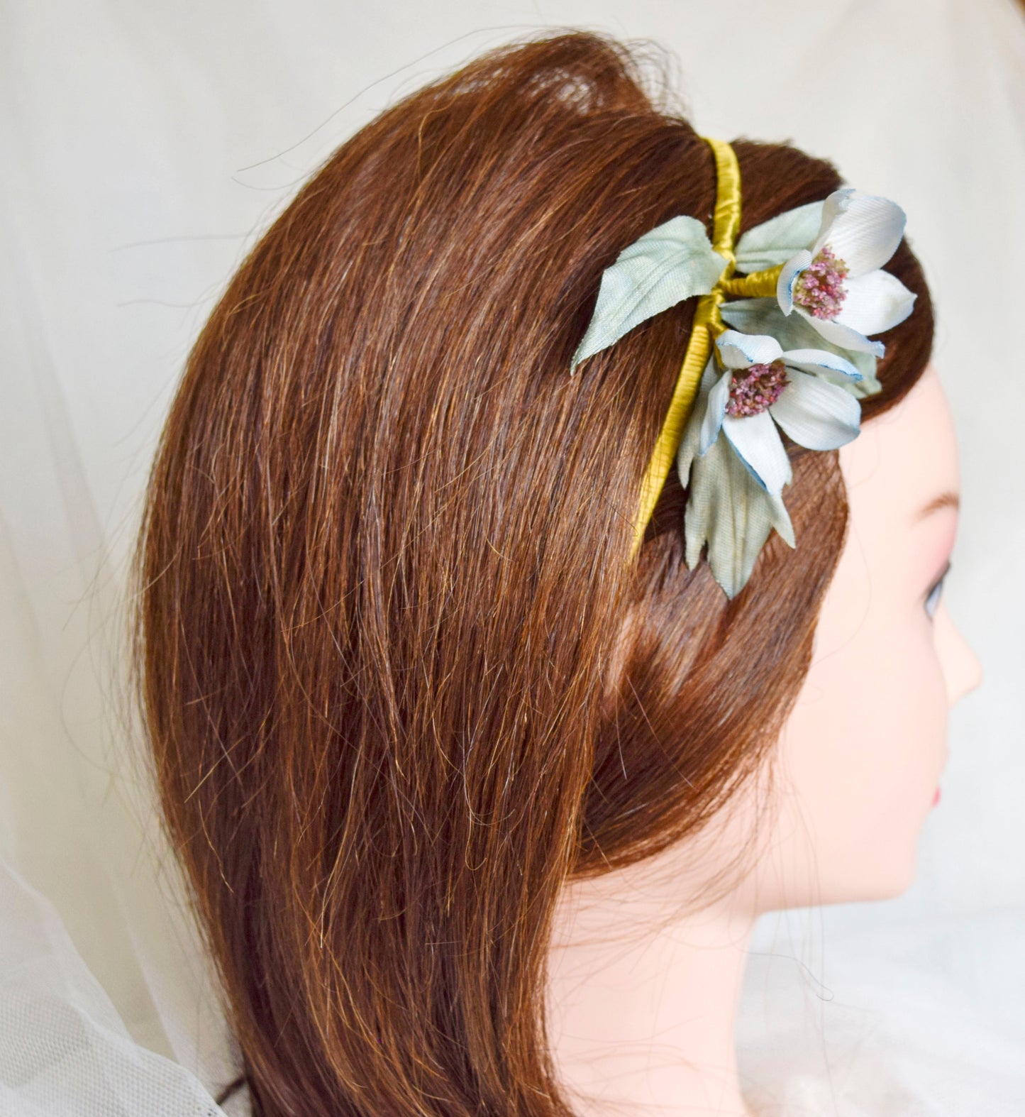 Diadema elegante para boda. Diadema elegante para comunión. Diadema para novia. Diadema azul de flores