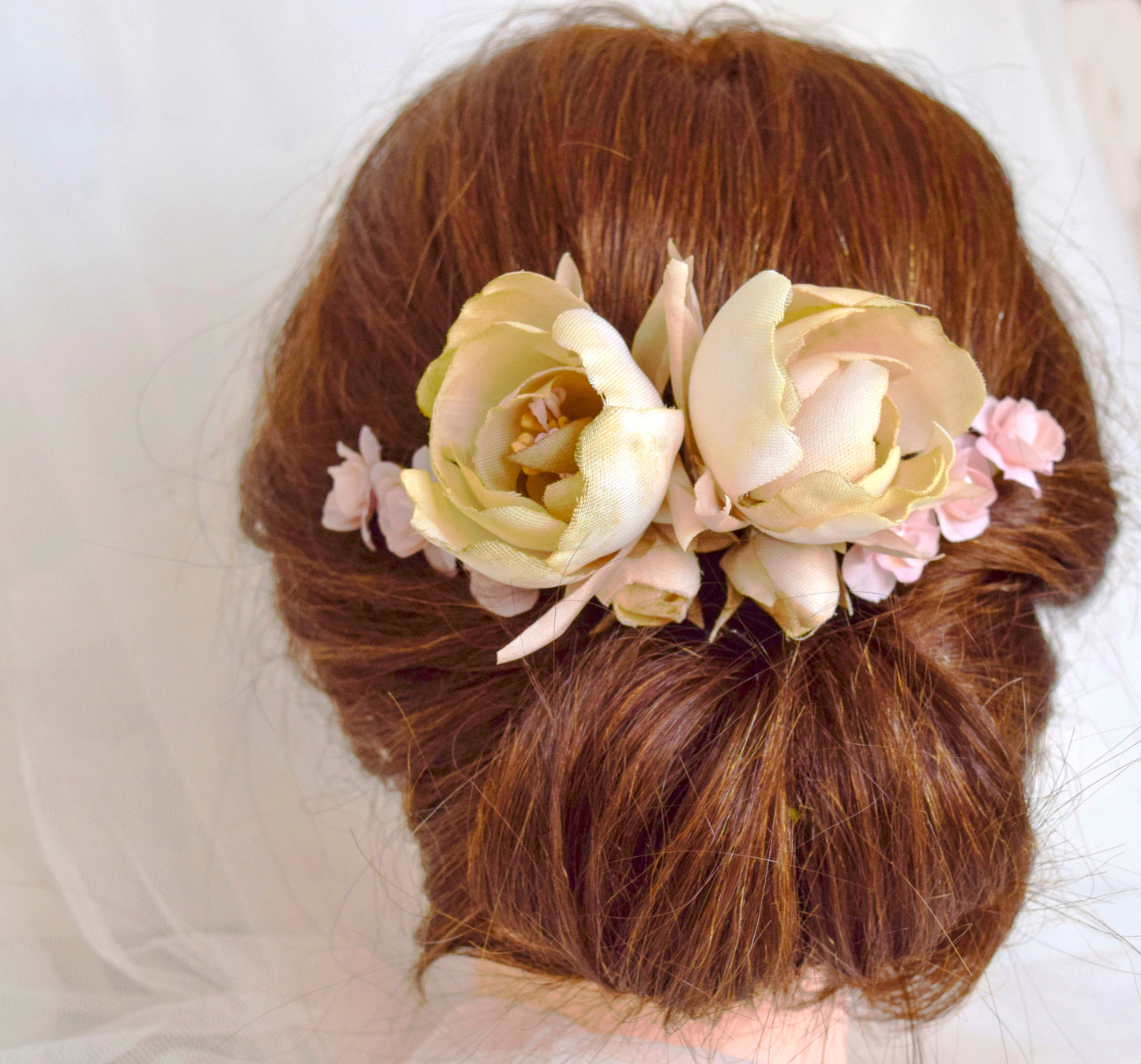Tocado para novia de flores de tela. Flores románticas par novia.. Peonías de seda.