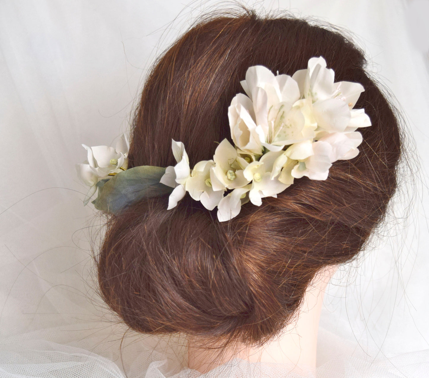 Tocado de azaleas y hortensias.
