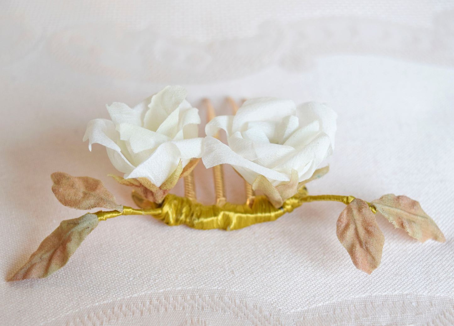 Rose comb.