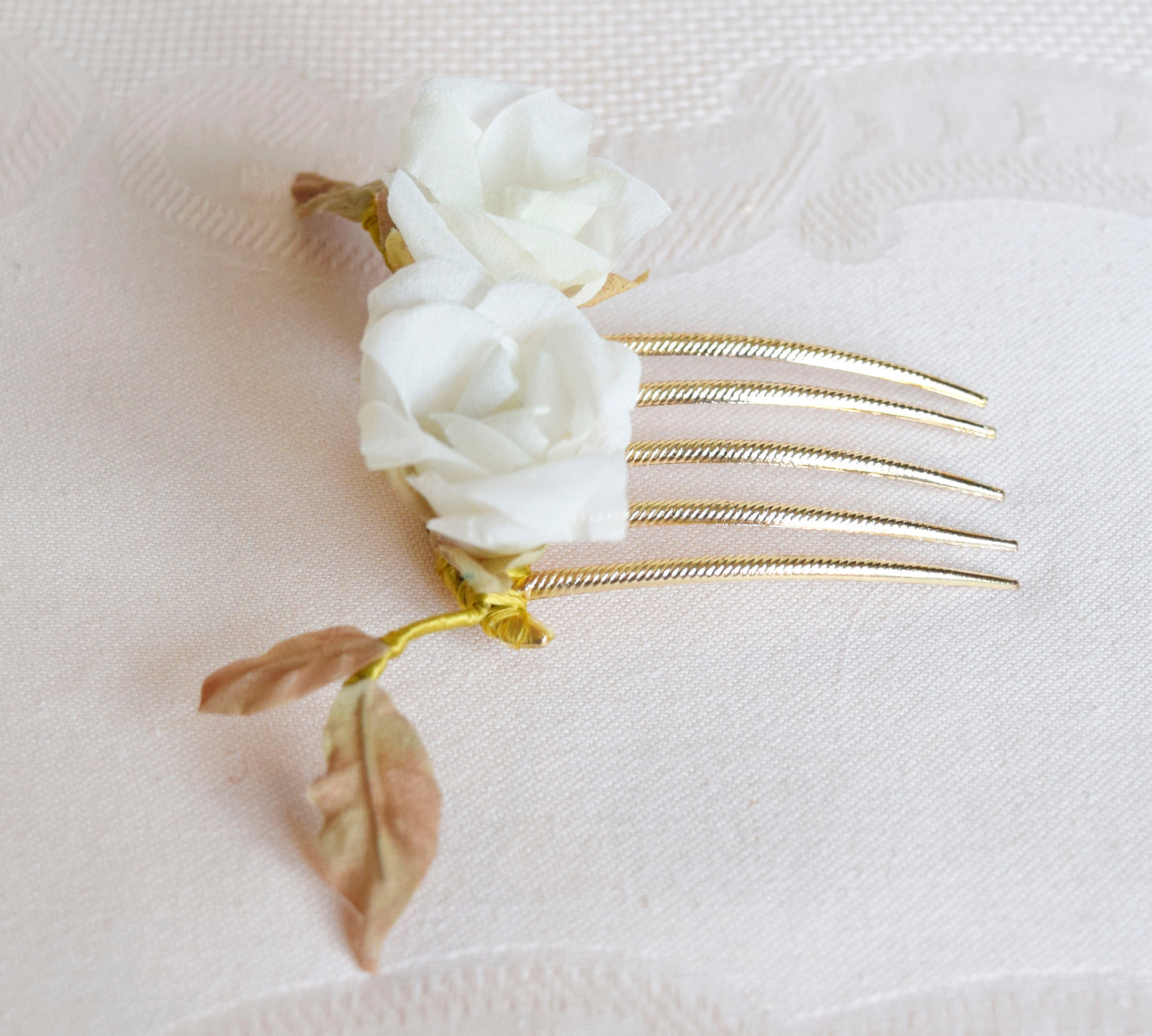 Rose comb.