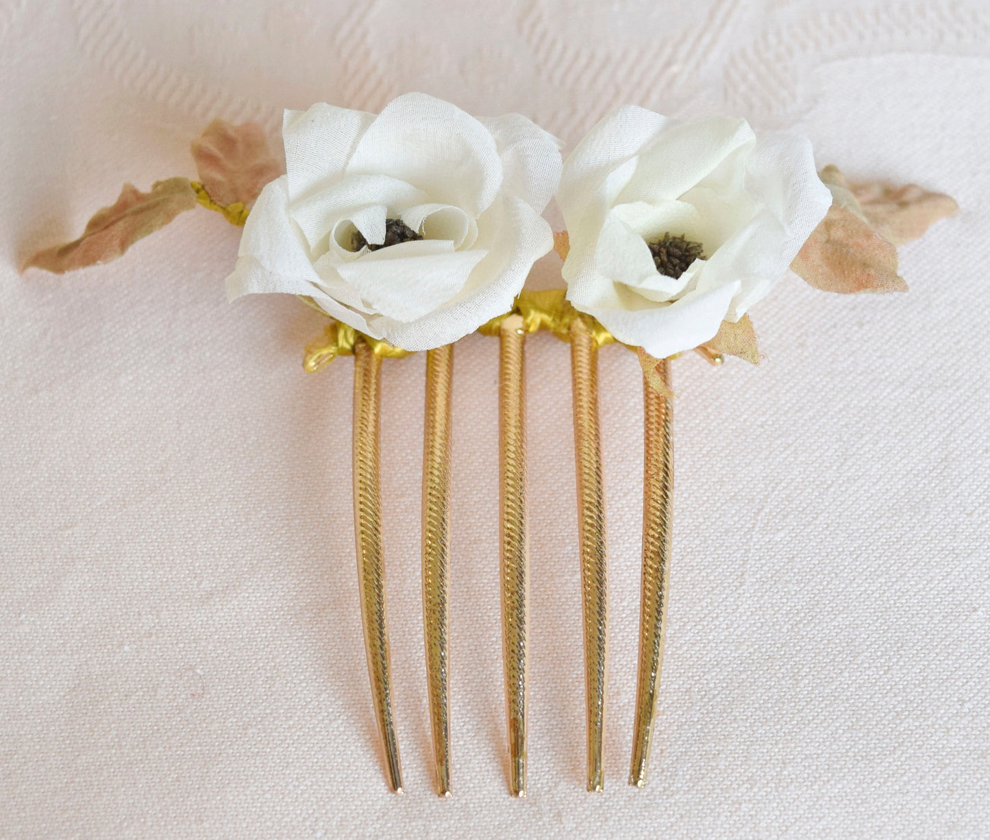 Rose comb.