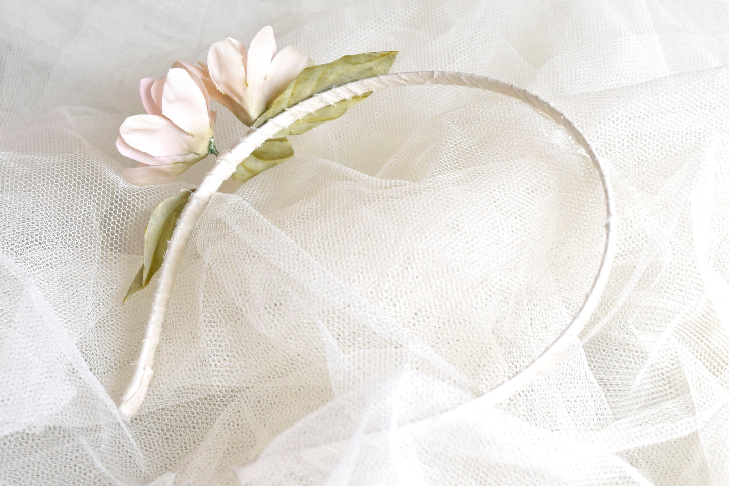 Diadema para comunión. Diadema para niña. Diadema romantica para niña. Diadema bohemia. Diadema de margaritas.