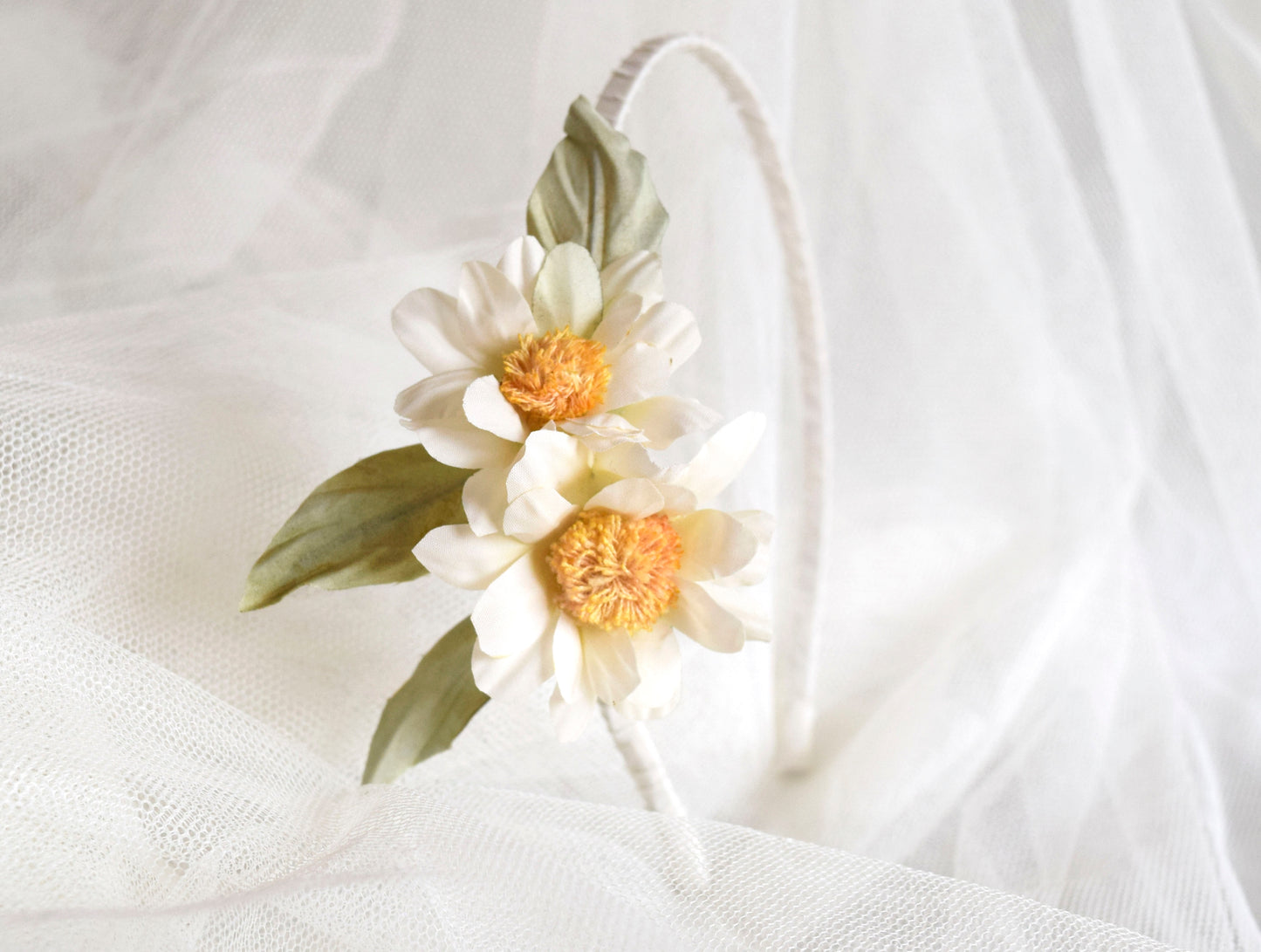 Diadema de margaritas para boda, Diadema floral para mujer, Diadema blanca para invitada, Diadema de flores blancas para comunión.