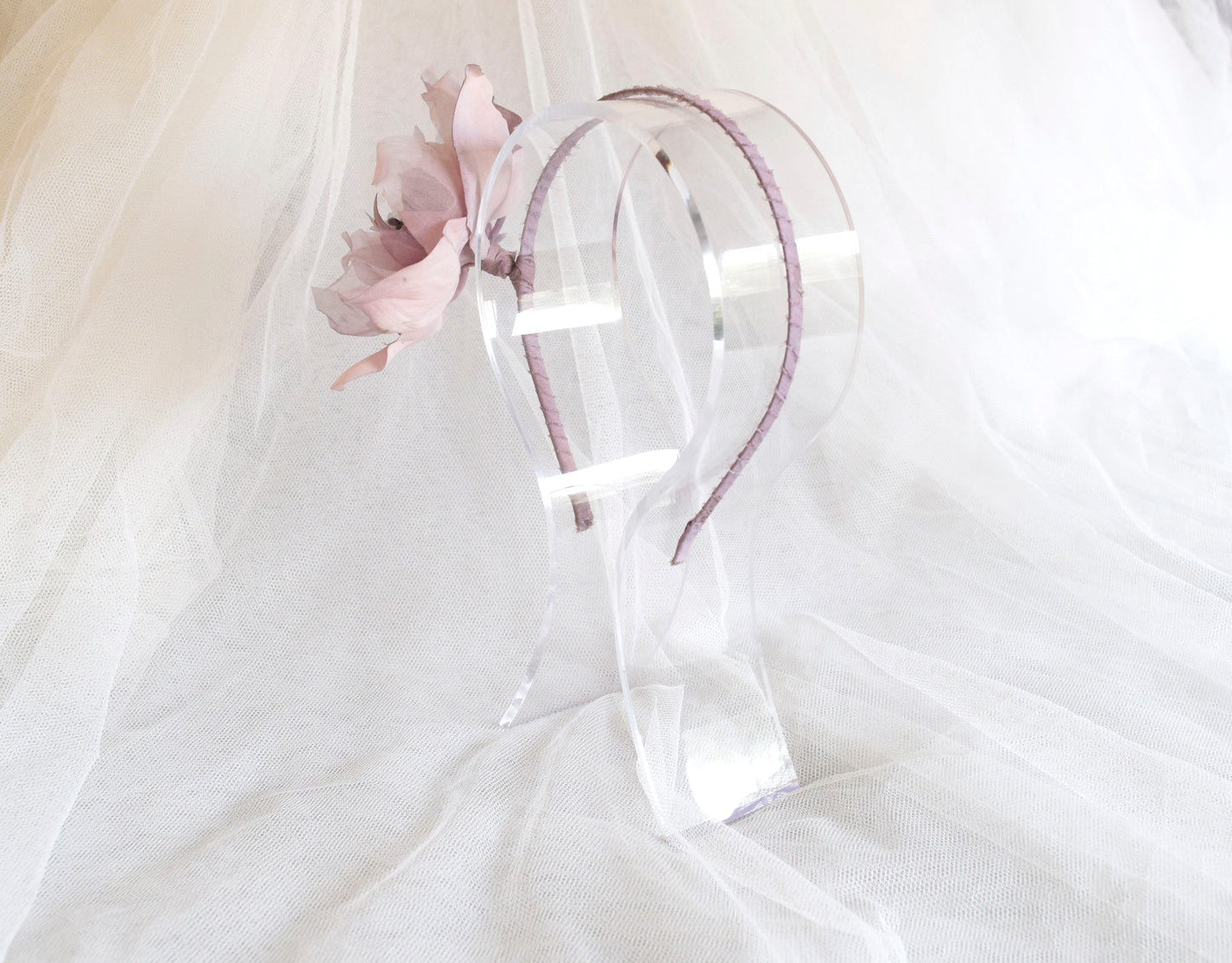Diadema con flor rosa para boda, Tocado para madrina. Diadema floral para invitada. Flor de seda para el pelo.