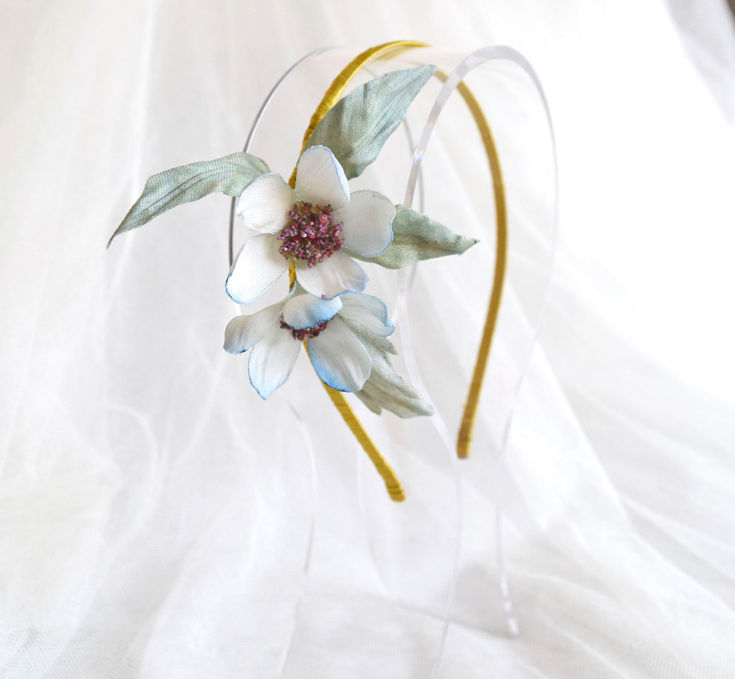 Diadema elegante para boda. Diadema elegante para comunión. Diadema para novia. Diadema azul de flores