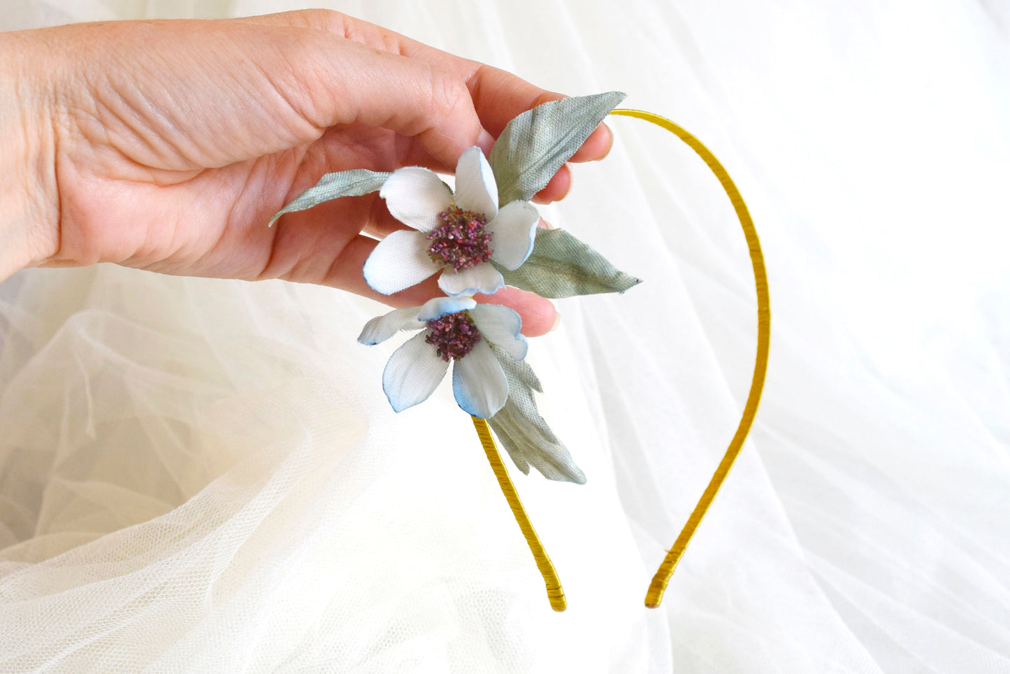 Diadema elegante para boda. Diadema elegante para comunión. Diadema para novia. Diadema azul de flores
