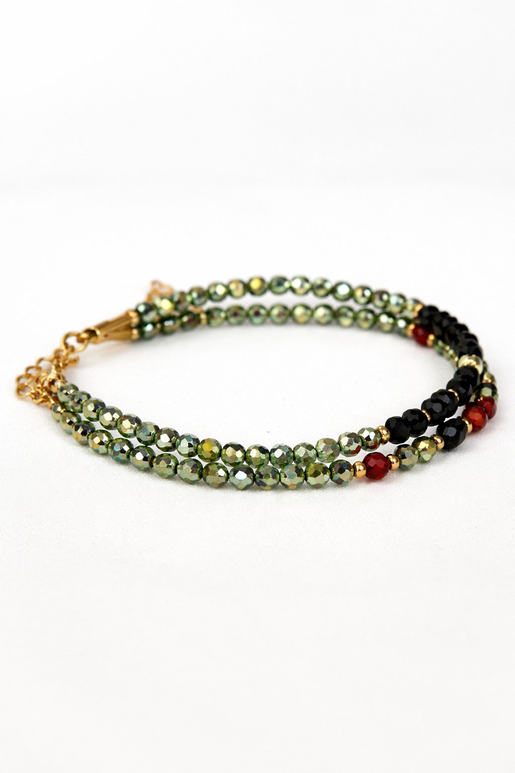 Pulsera doble de vidrio verde, rojo y negro.