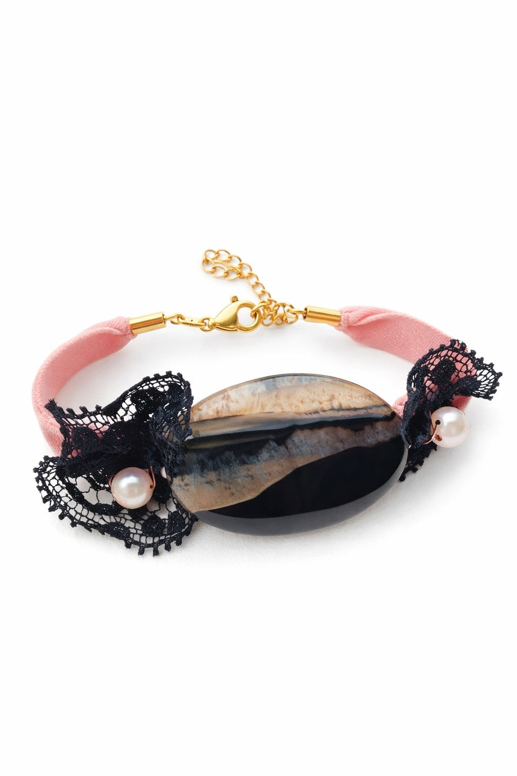 Pulsera de terciopelo rosa con ágata negra y perlas de río.