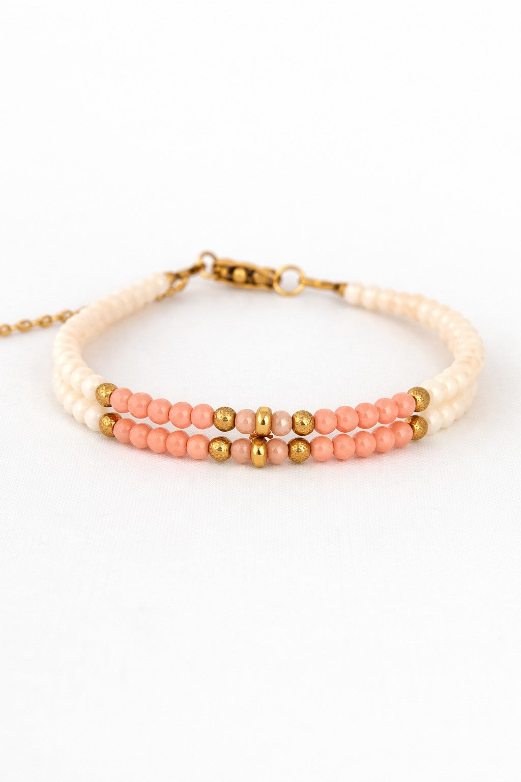 Pulsera de cristal doble blanco y rosa.