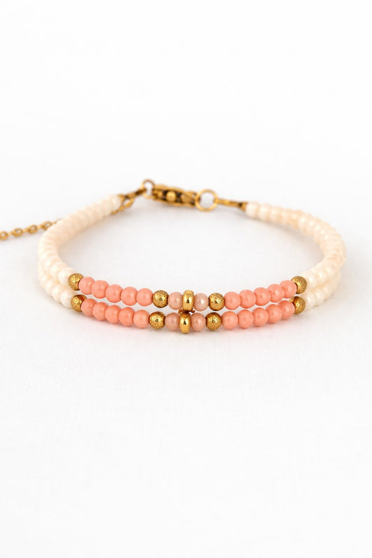Pulsera de cristal doble blanco y rosa.