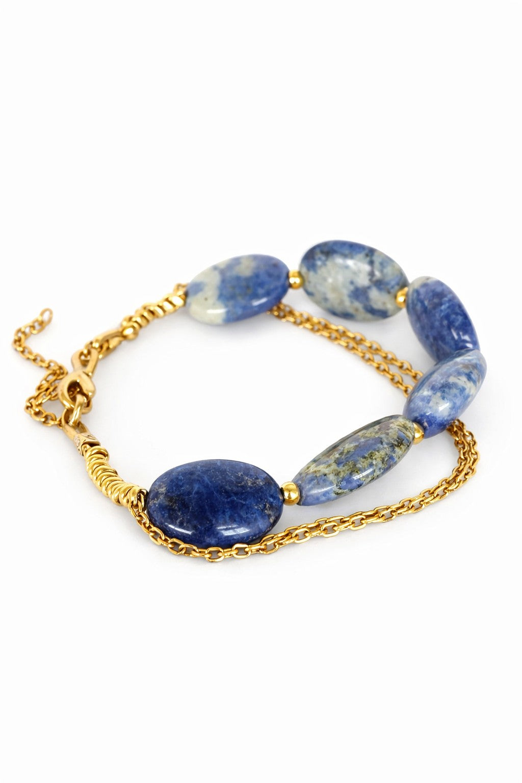 Pulsera de sodalitas azules.