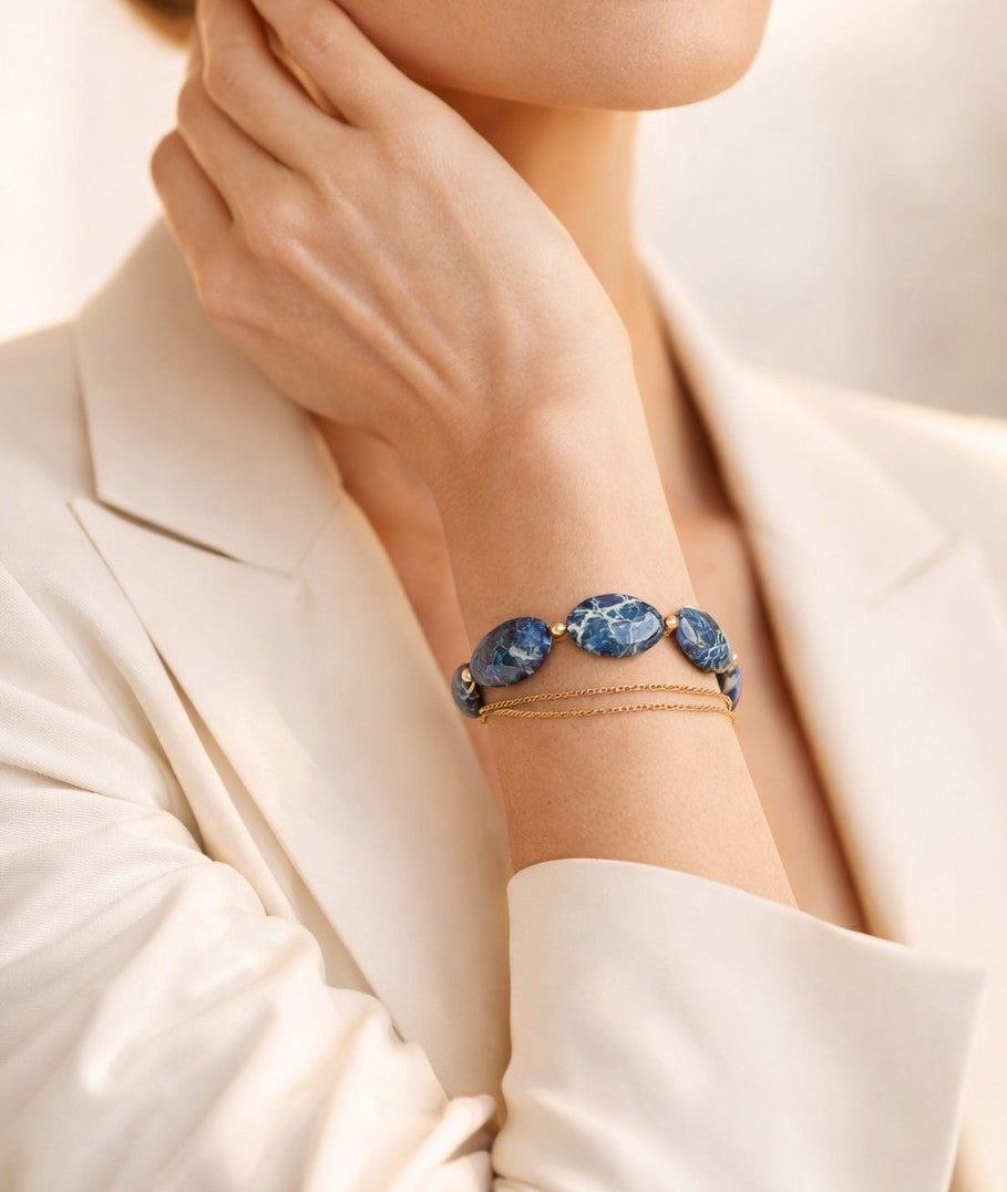 Pulsera de sodalitas azules.