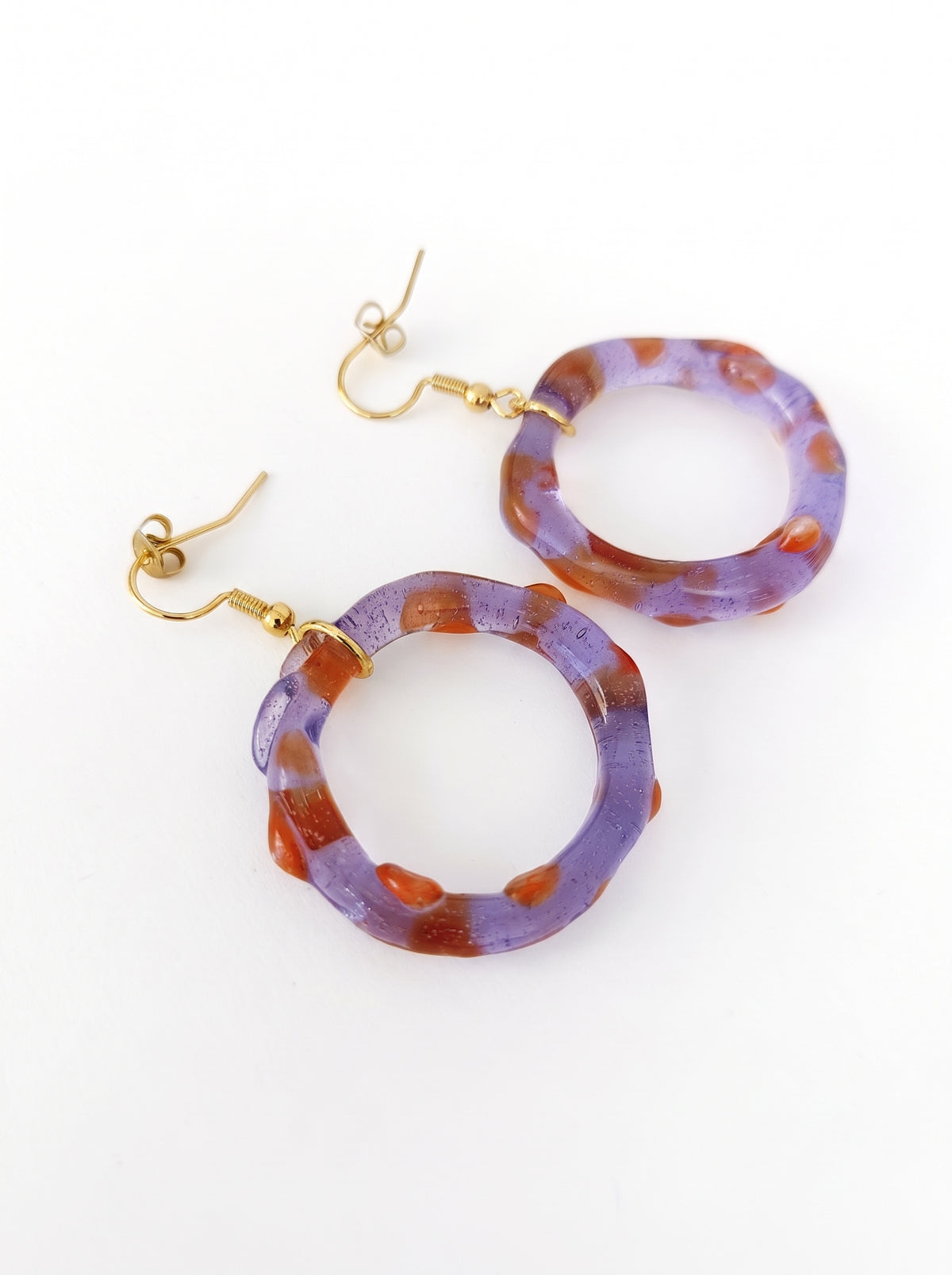 Pendientes de vidrio lila y naranja