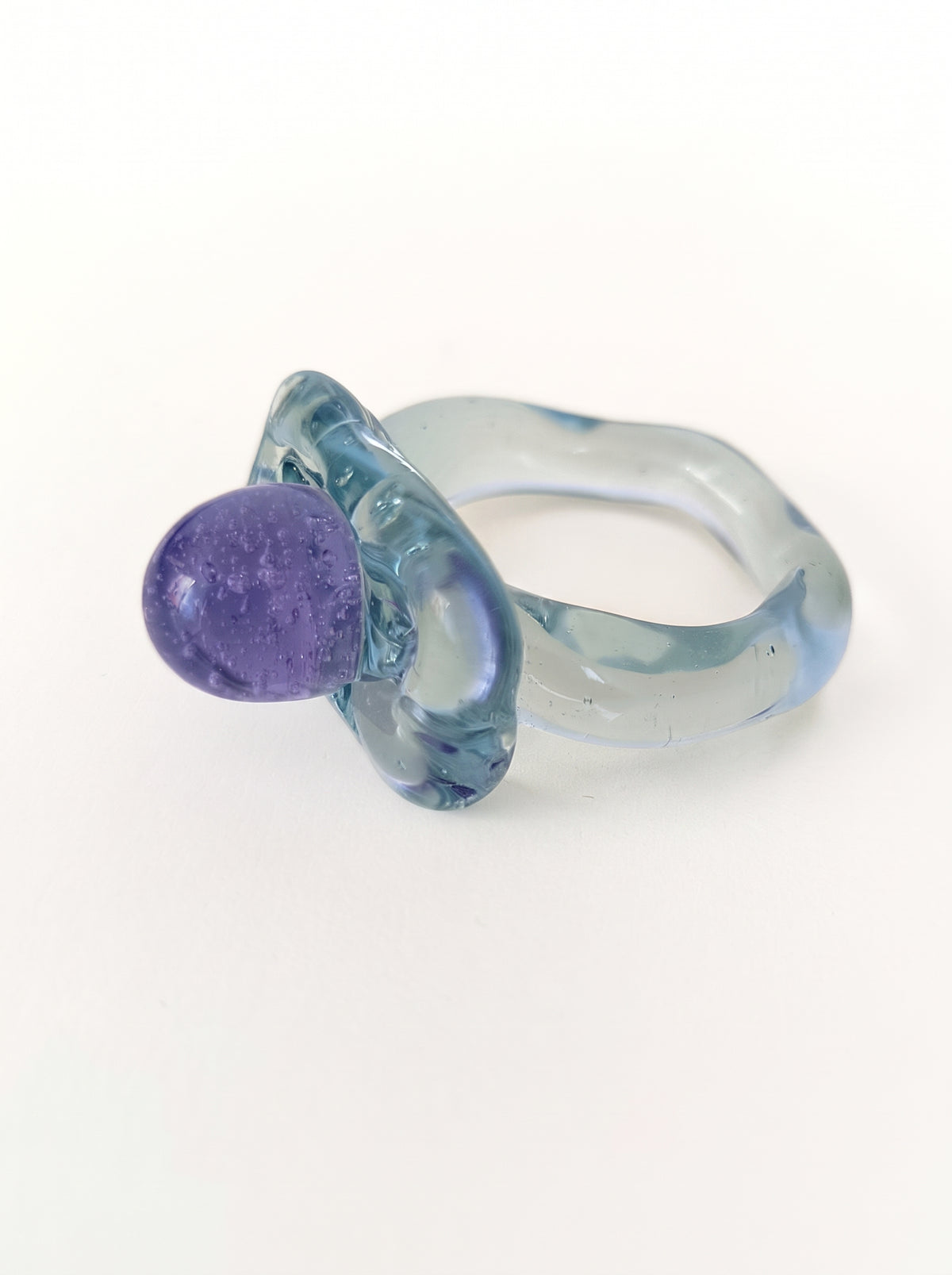 Anillo Aguamarina con Toque Violeta