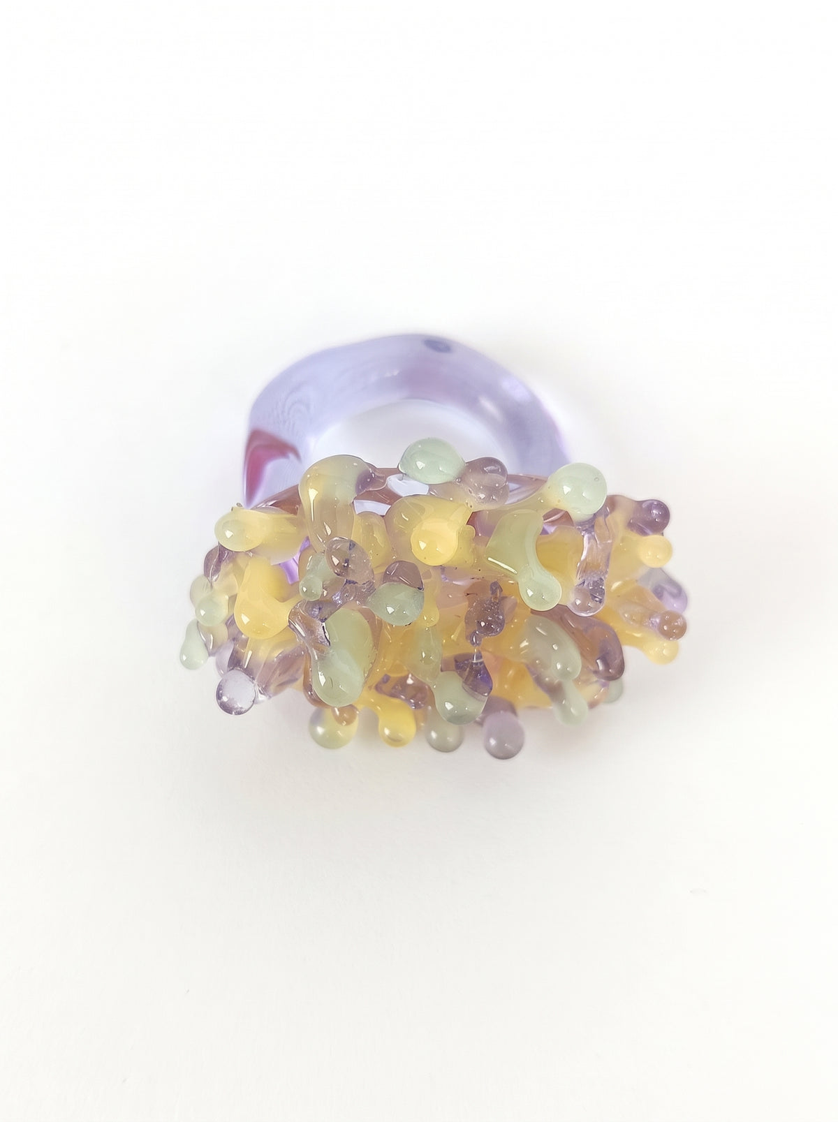 Anillo de vidrio multicolor pastel