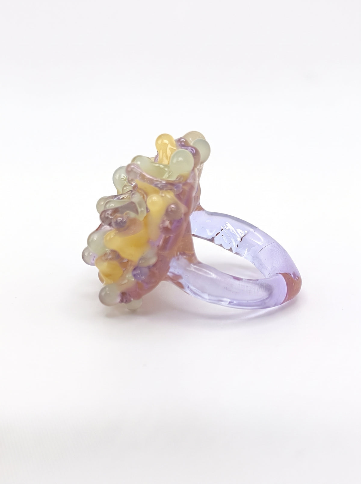 Anillo de vidrio multicolor pastel