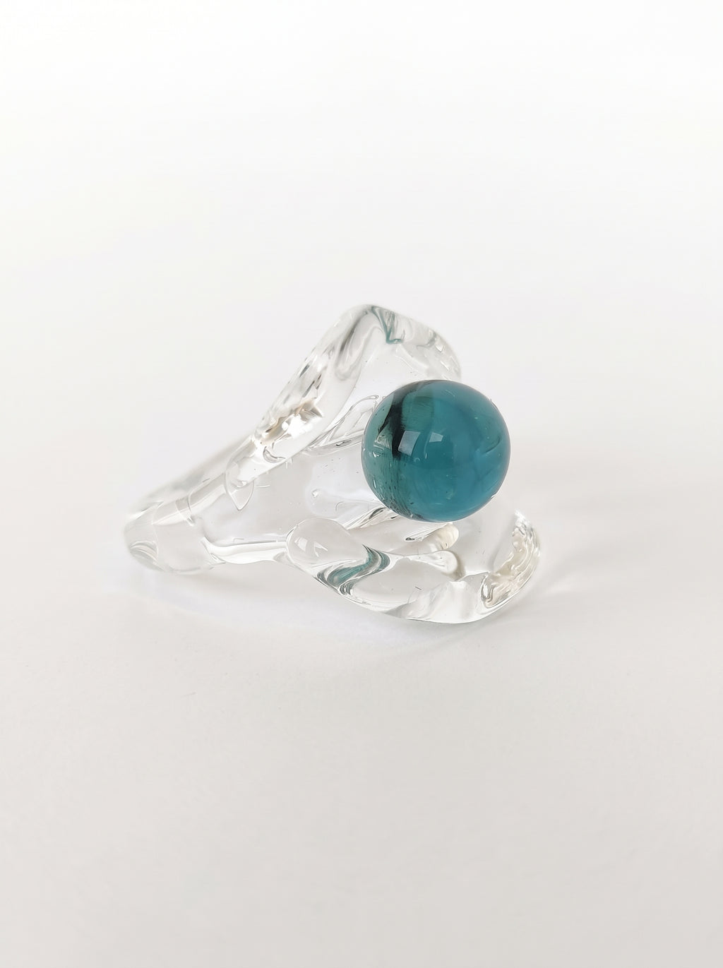 Anillo de vidrio transparente y aguamarina