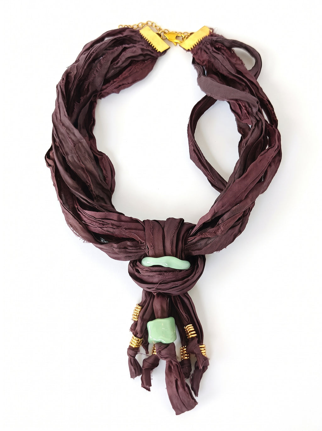 Collar corto de seda sari y vidrio verde