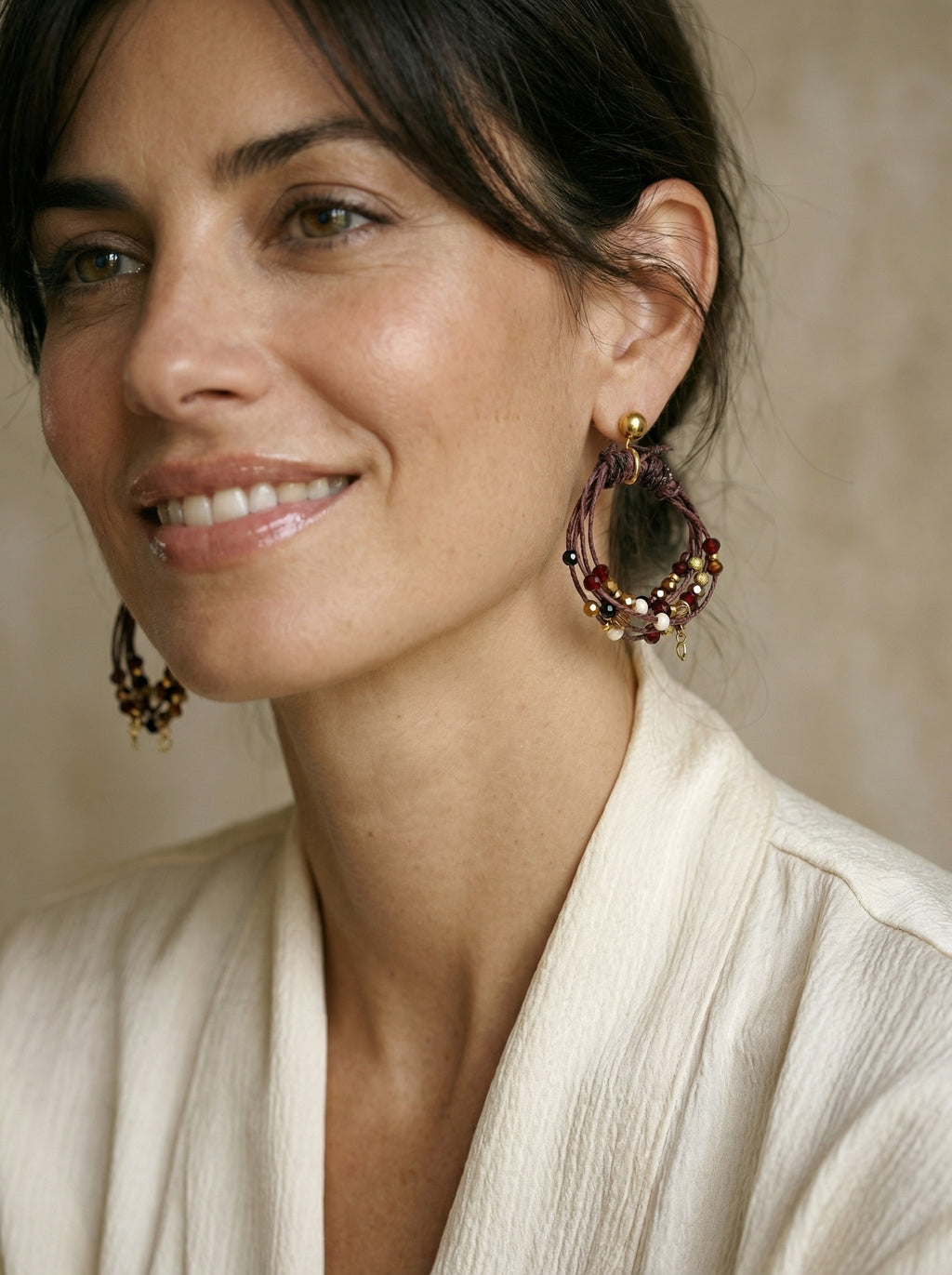 Pendientes de hilo de lino granate.