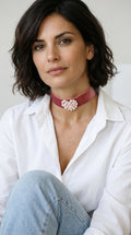 Choker de terciopelo con perlas.