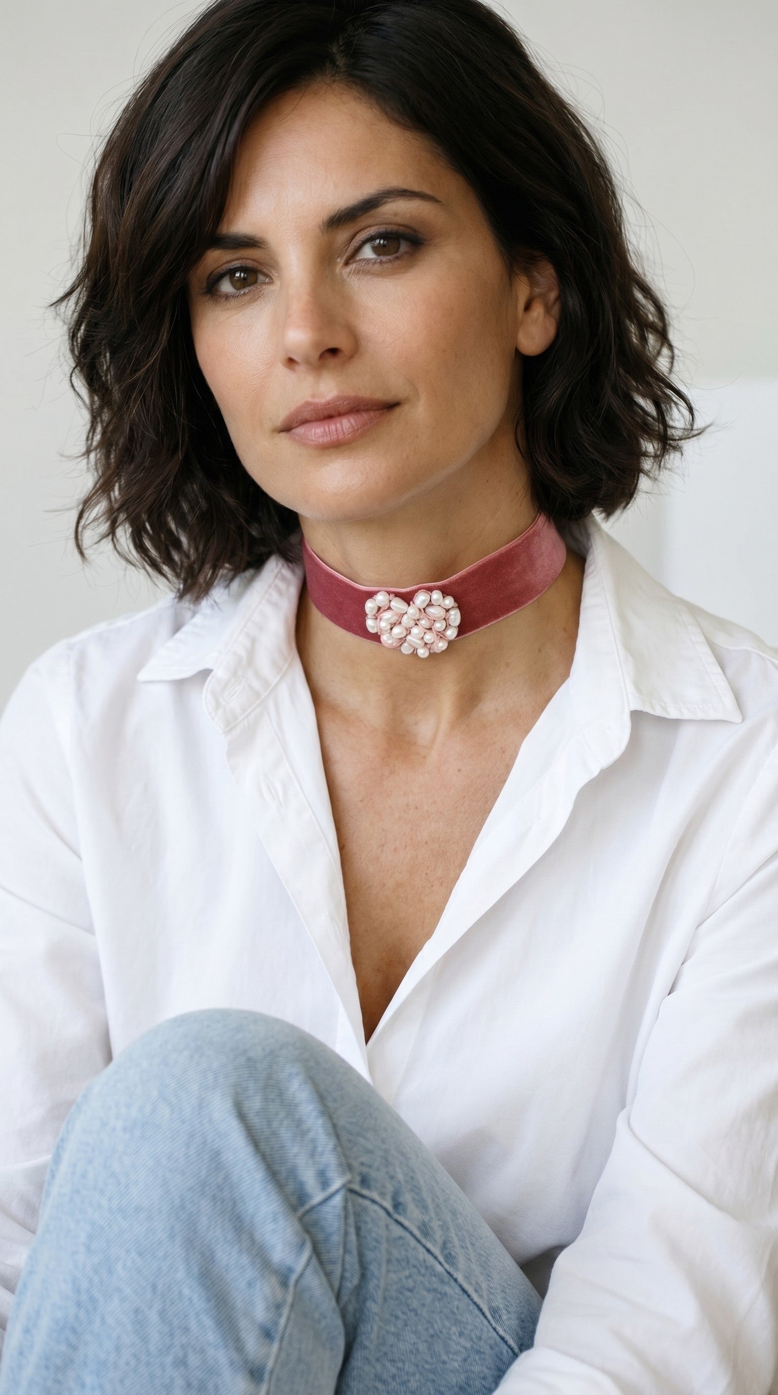 Choker de terciopelo con perlas.