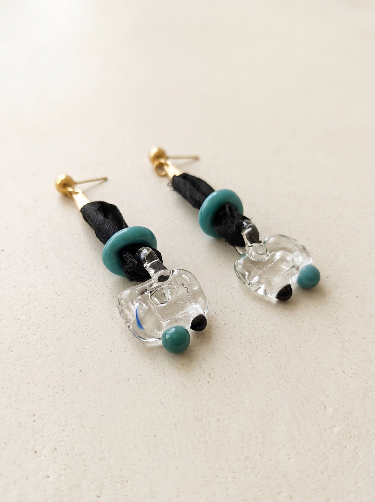 Pendientes vidrio y seda