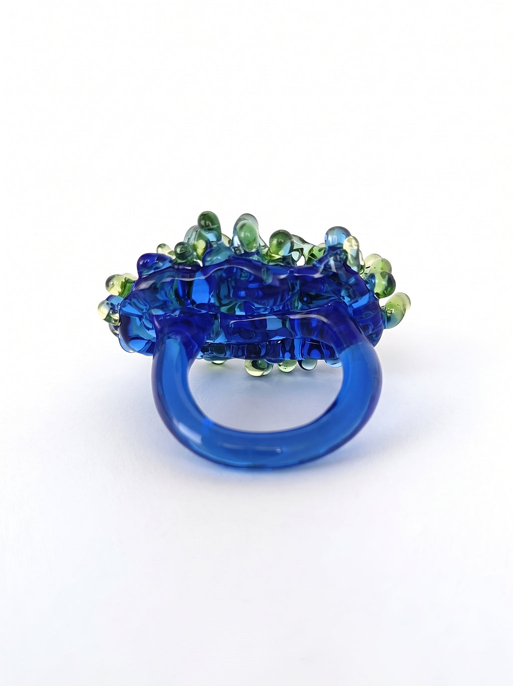 Anillo de vidrio azul y verde
