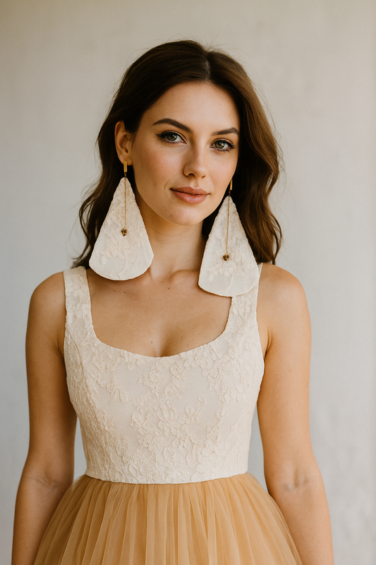 Pendientes de encaje marfil extragrandes, estilo boho ultrafemenino.