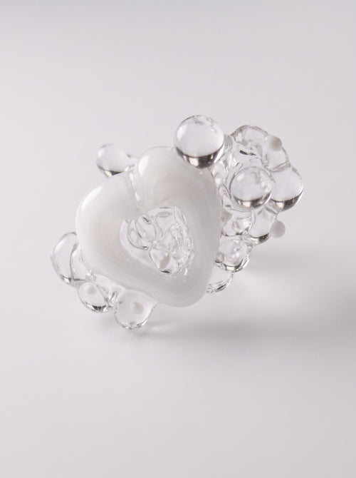 Anillo de vidrio de corazón blanco