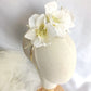 Tocado floral para novia, Tocado fascinator de flores blancas para invitada, corona de flores nupcial, Diadema de flores blancas de seda.