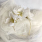 Tocado floral para novia, Tocado fascinator de flores blancas para invitada, corona de flores nupcial, Diadema de flores blancas de seda.