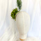 Tocado verde con flor y plumas, Tocado de boda con flor verde y velo blanco, Tocados llamativo para invitada.